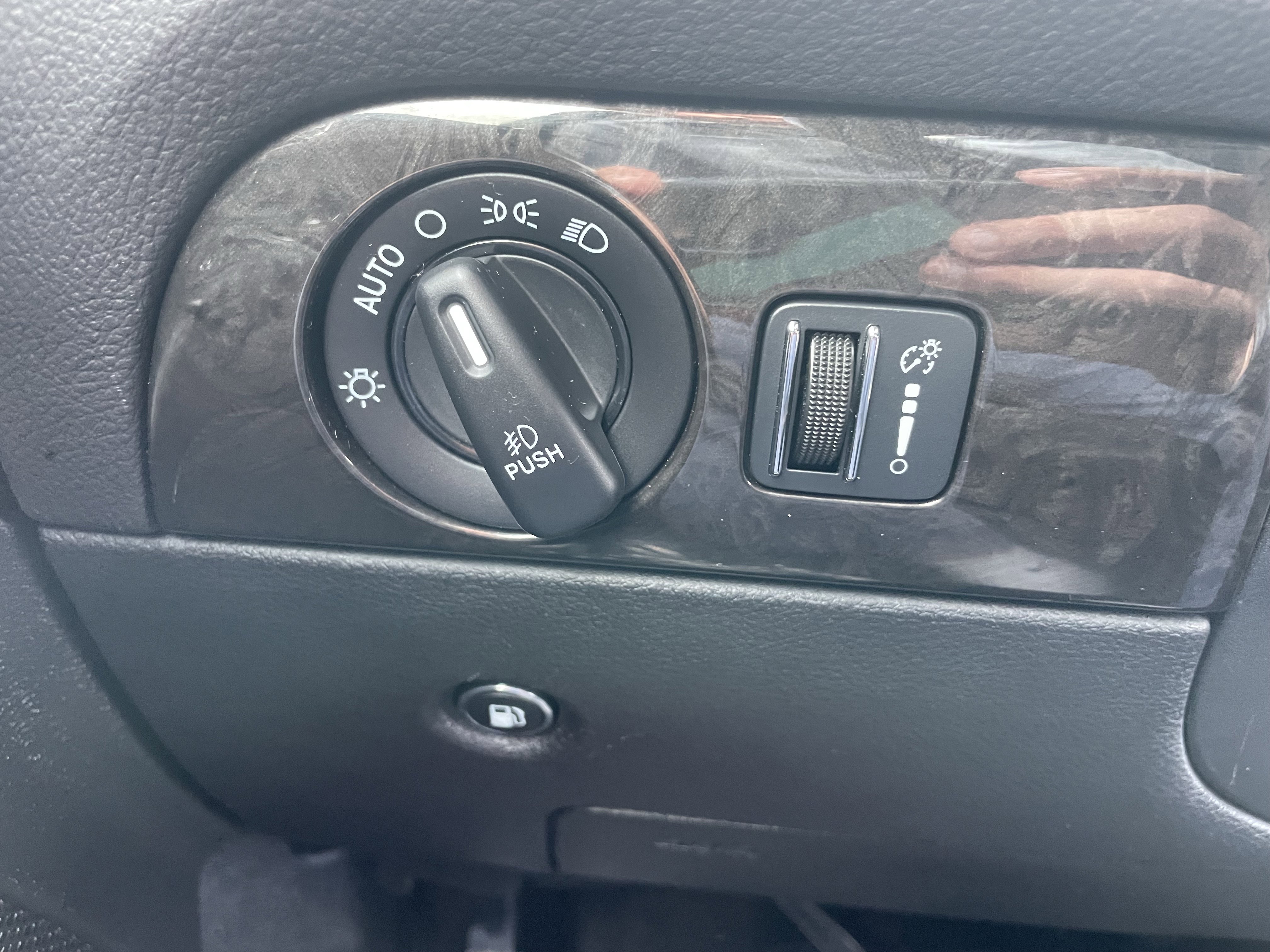 Used 2016 Dodge Durango Limited w/ Nav & Power Liftgate Group image 15