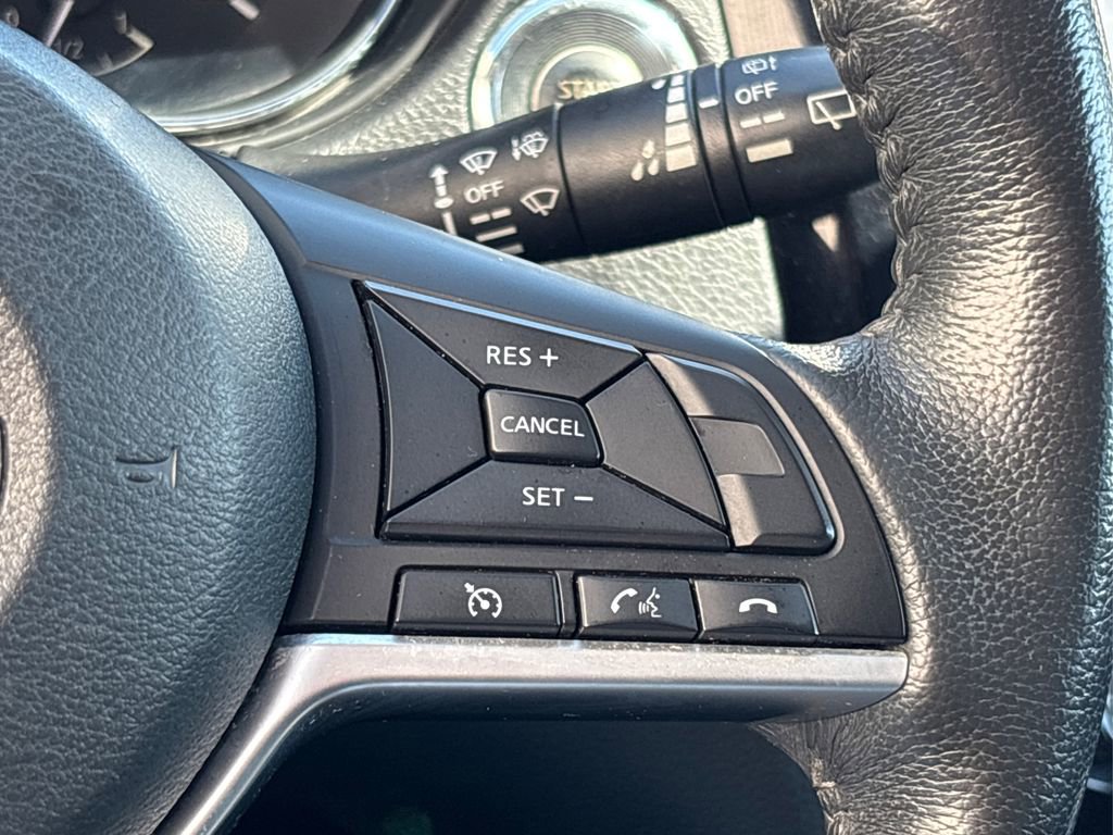 Used 2017 Nissan Rogue SV w/ SV Premium Package image 34