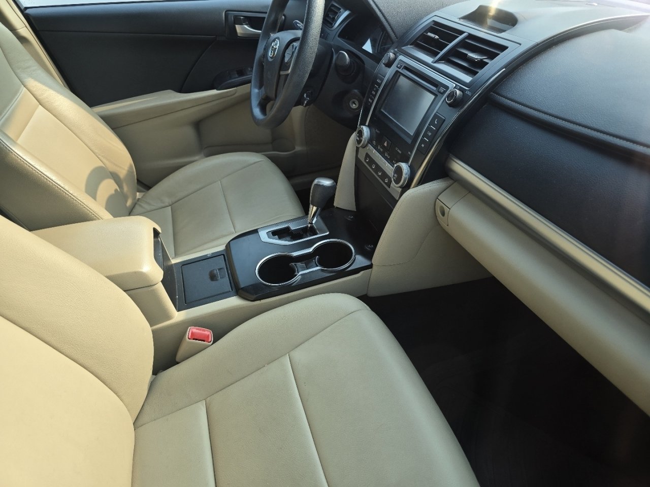 Used 2014 Toyota Camry LE FWD image 14