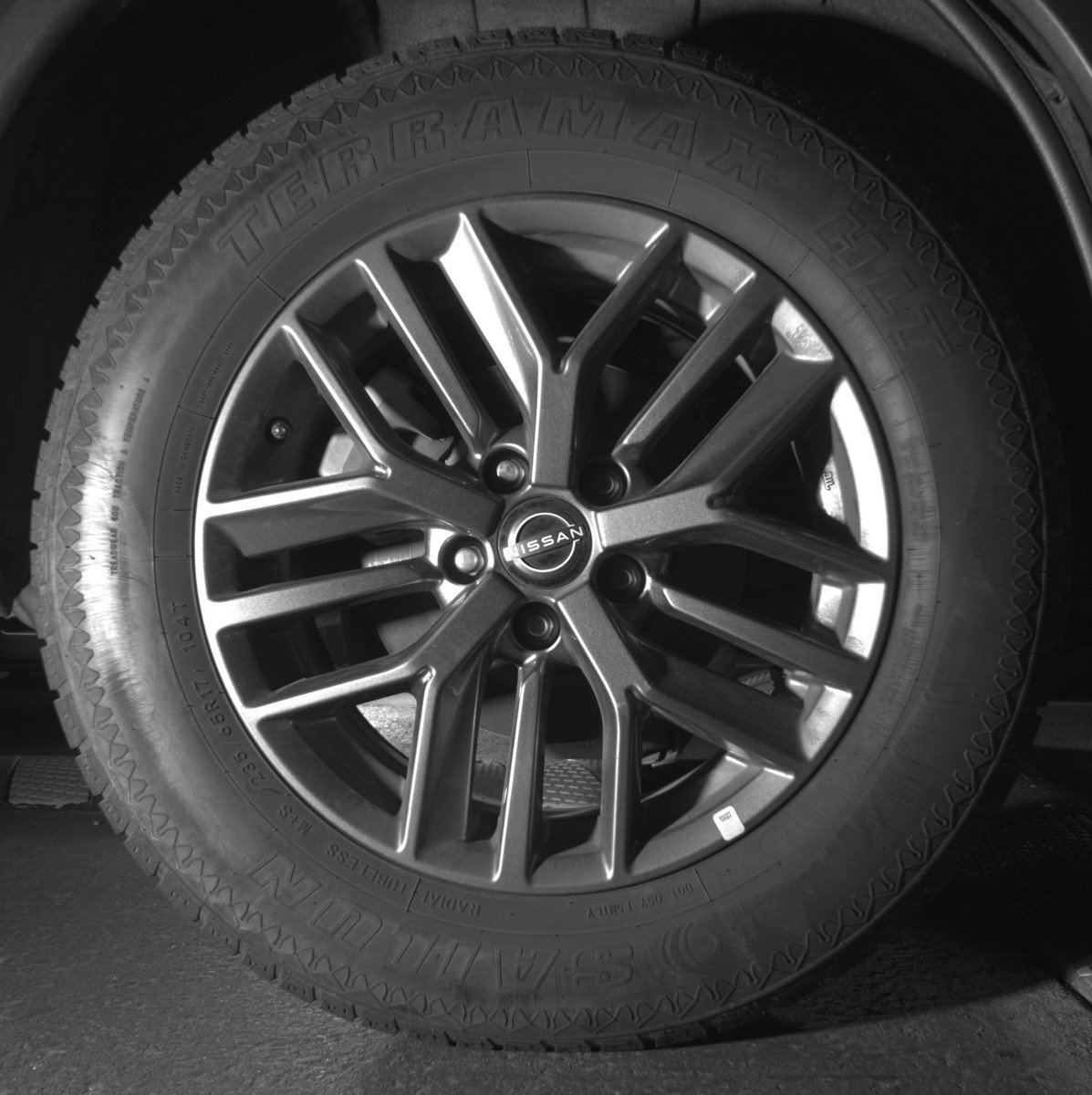 Used 2023 Nissan Rogue S image 15