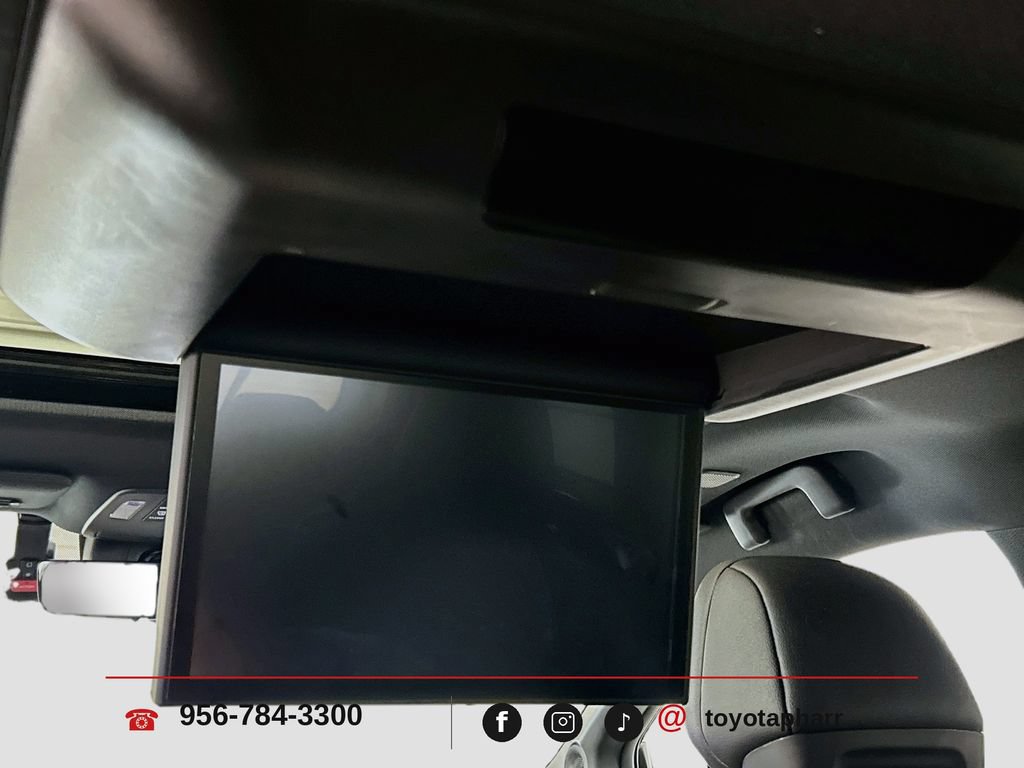 Used 2025 Toyota Sienna Platinum FWD image 25