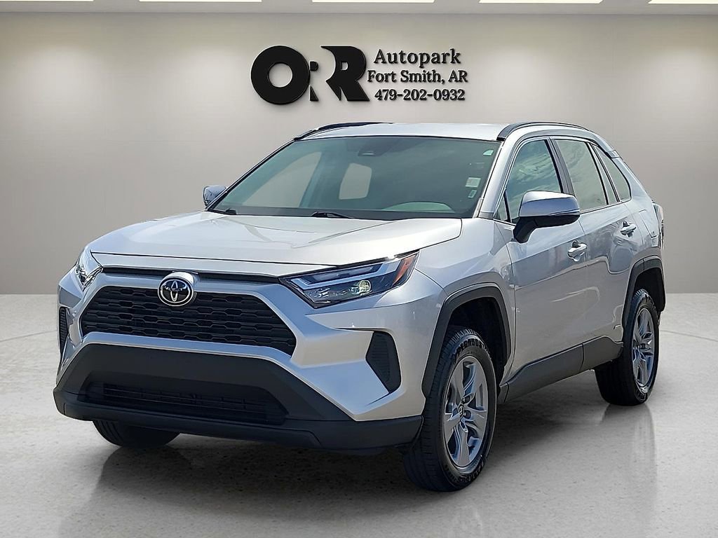 Used 2025 Toyota RAV4 XLE image 2