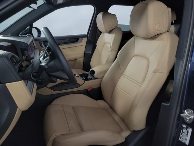 Used 2025 Porsche Cayenne AWD/4WD image 13