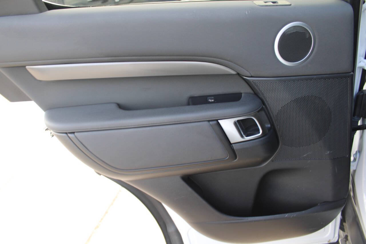 Used 2019 Land Rover Discovery SE AWD/4WD image 16