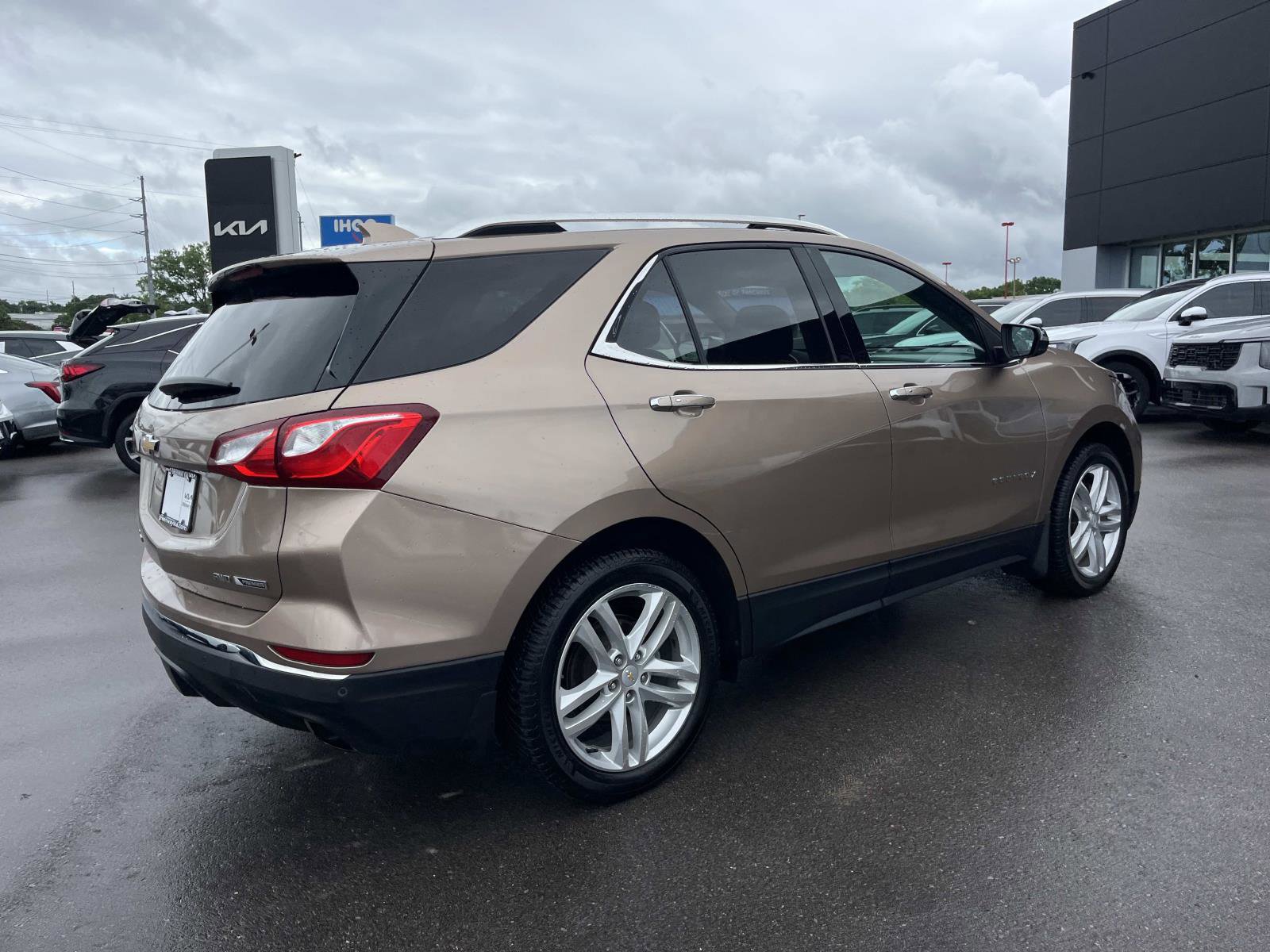Used 2018 Chevrolet Equinox Premier AWD/4WD image 3