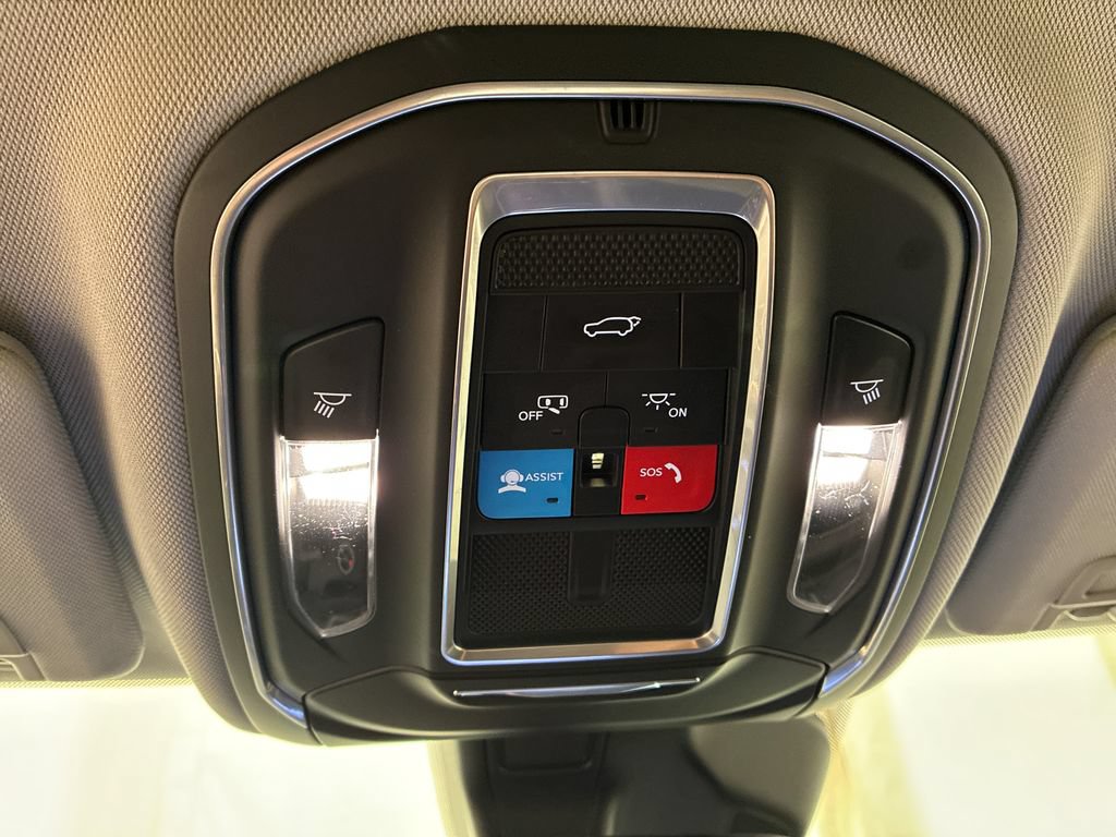 Used 2022 Jeep Grand Cherokee L Limited AWD/4WD image 23