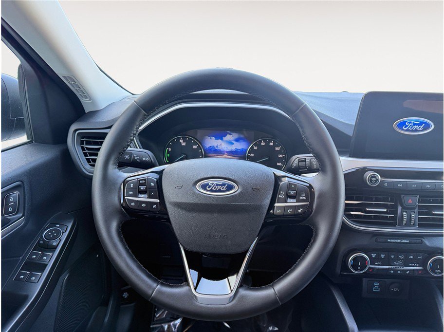 Used 2022 Ford Escape SE w/ Cold Weather Package FWD image 12