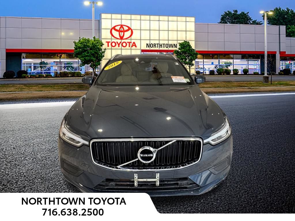 Used 2019 Volvo XC60 T5 Momentum w/ Multimedia Package AWD/4WD image 18