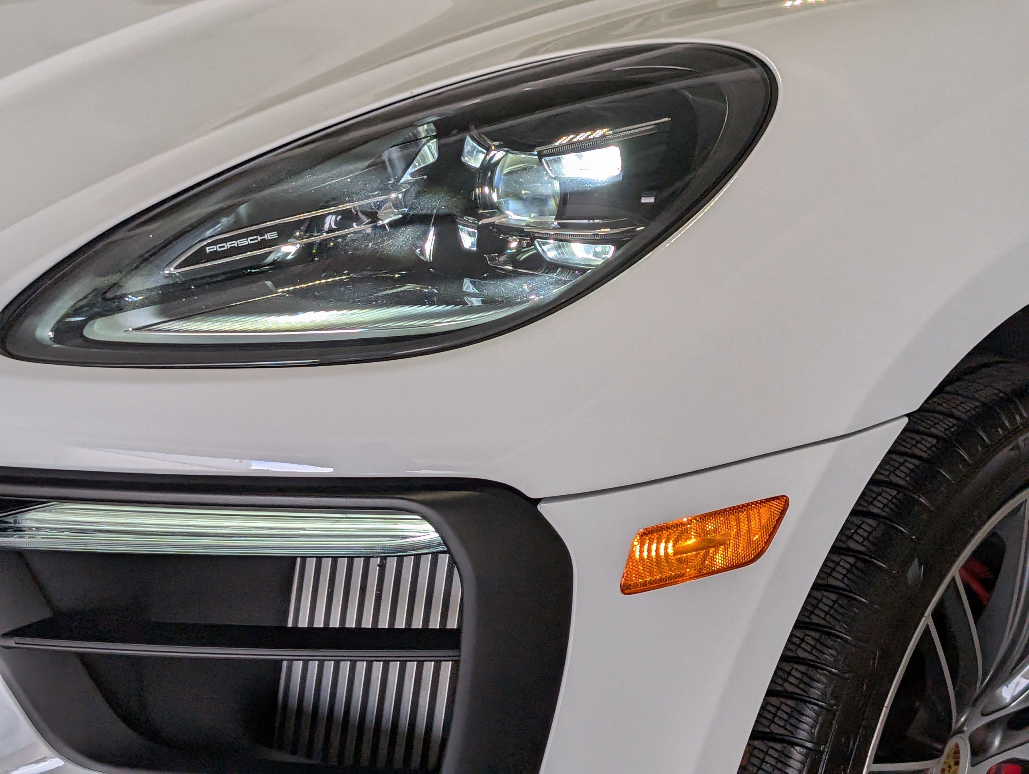 Certified 2023 Porsche Macan S AWD/4WD image 13