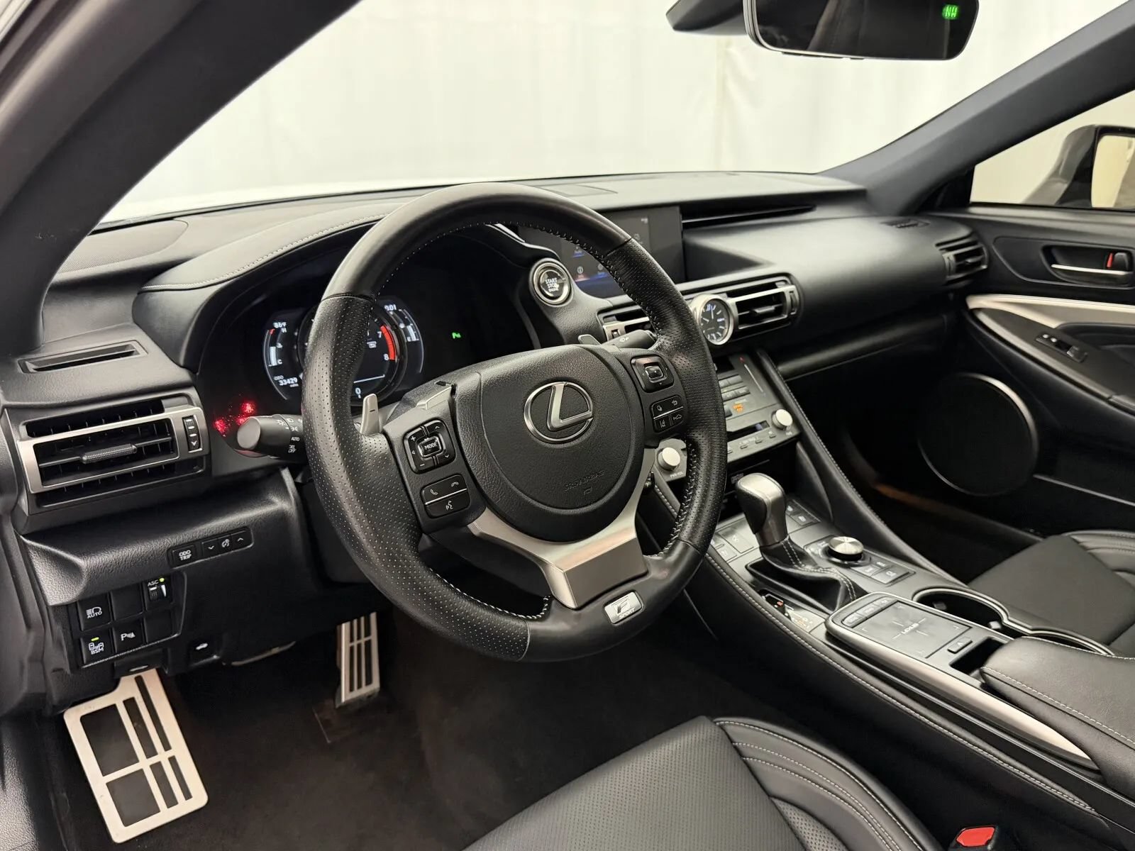Used 2022 Lexus RC 350 F Sport w/ Accessory Package AWD/4WD image 9