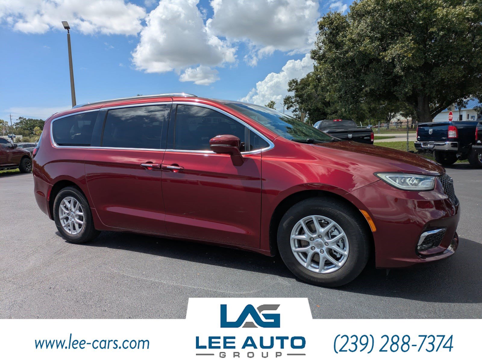 Used 2021 Chrysler Pacifica Touring-L FWD image 1