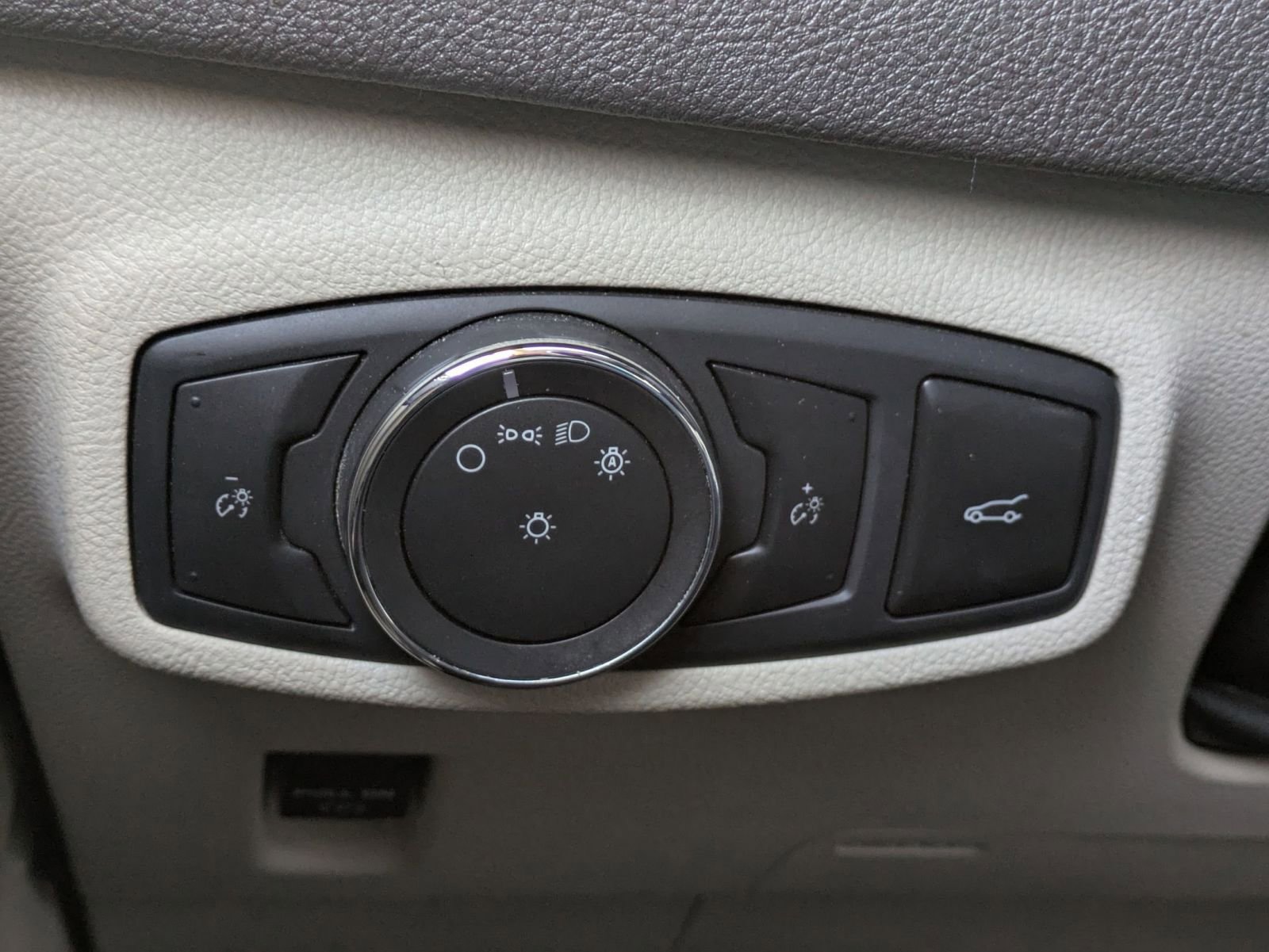 Used 2019 Lincoln MKC Select w/ Select Plus Package image 18