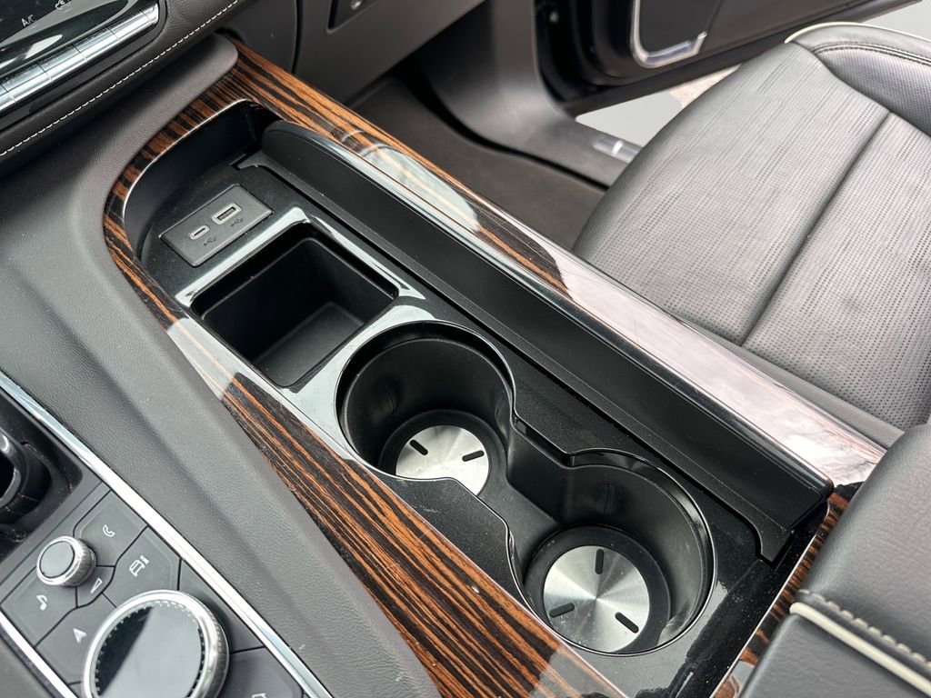 Used 2023 Cadillac Escalade ESV Premium Luxury image 18