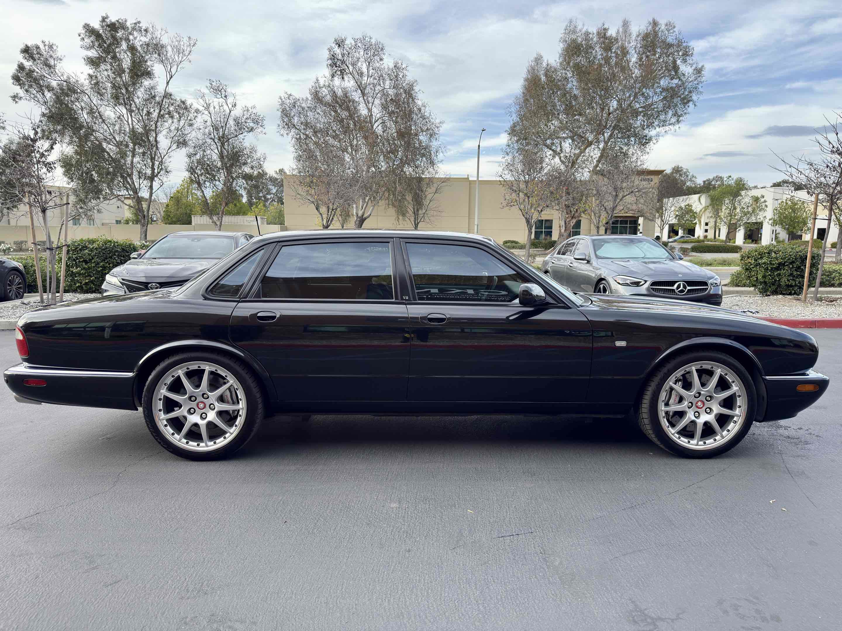 Used 2002 Jaguar XJ8 image 16