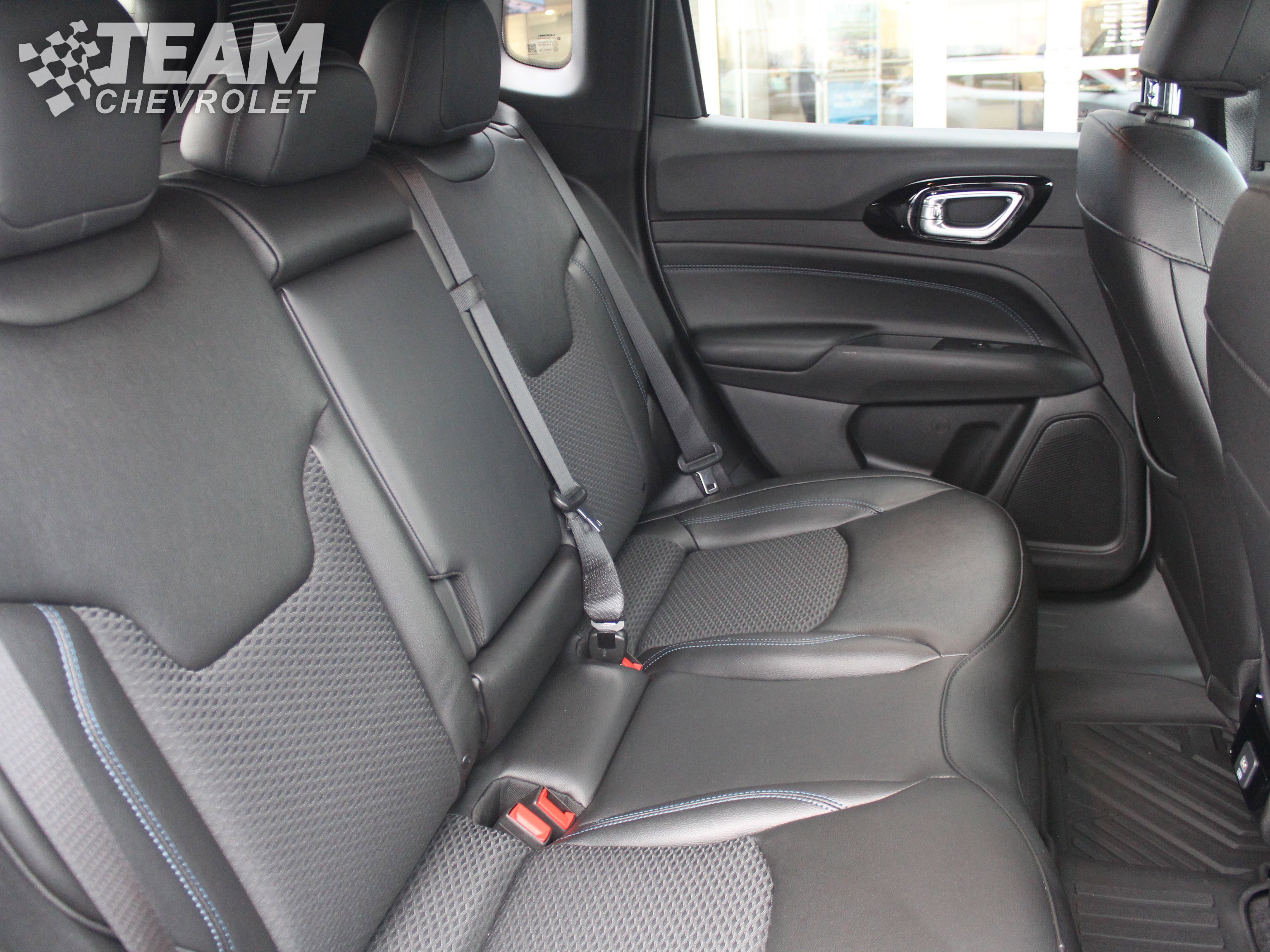 Used 2025 Jeep Compass Latitude w/ Altitude Special Edition image 24