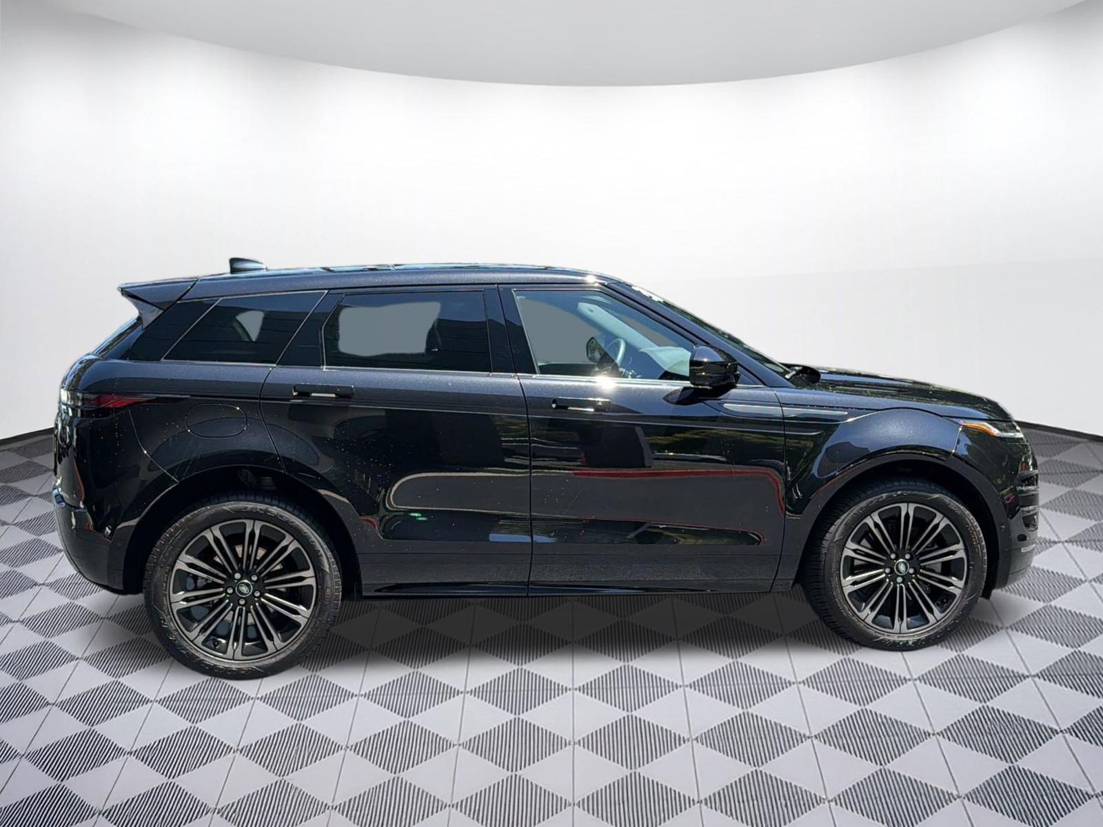 Used 2026 Land Rover Range Rover Evoque Dynamic SE AWD/4WD image 8