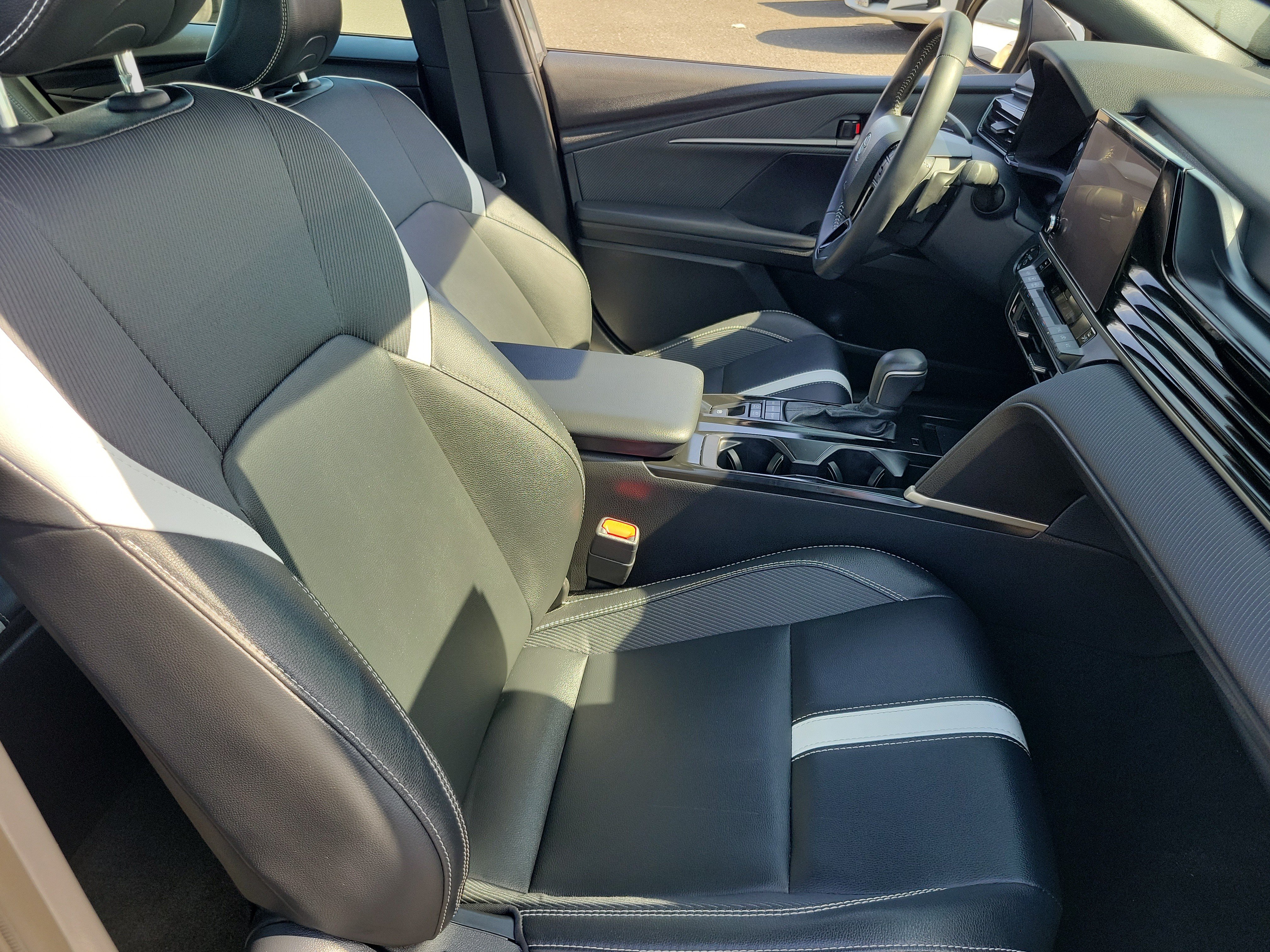Used 2026 Toyota Camry SE FWD image 21