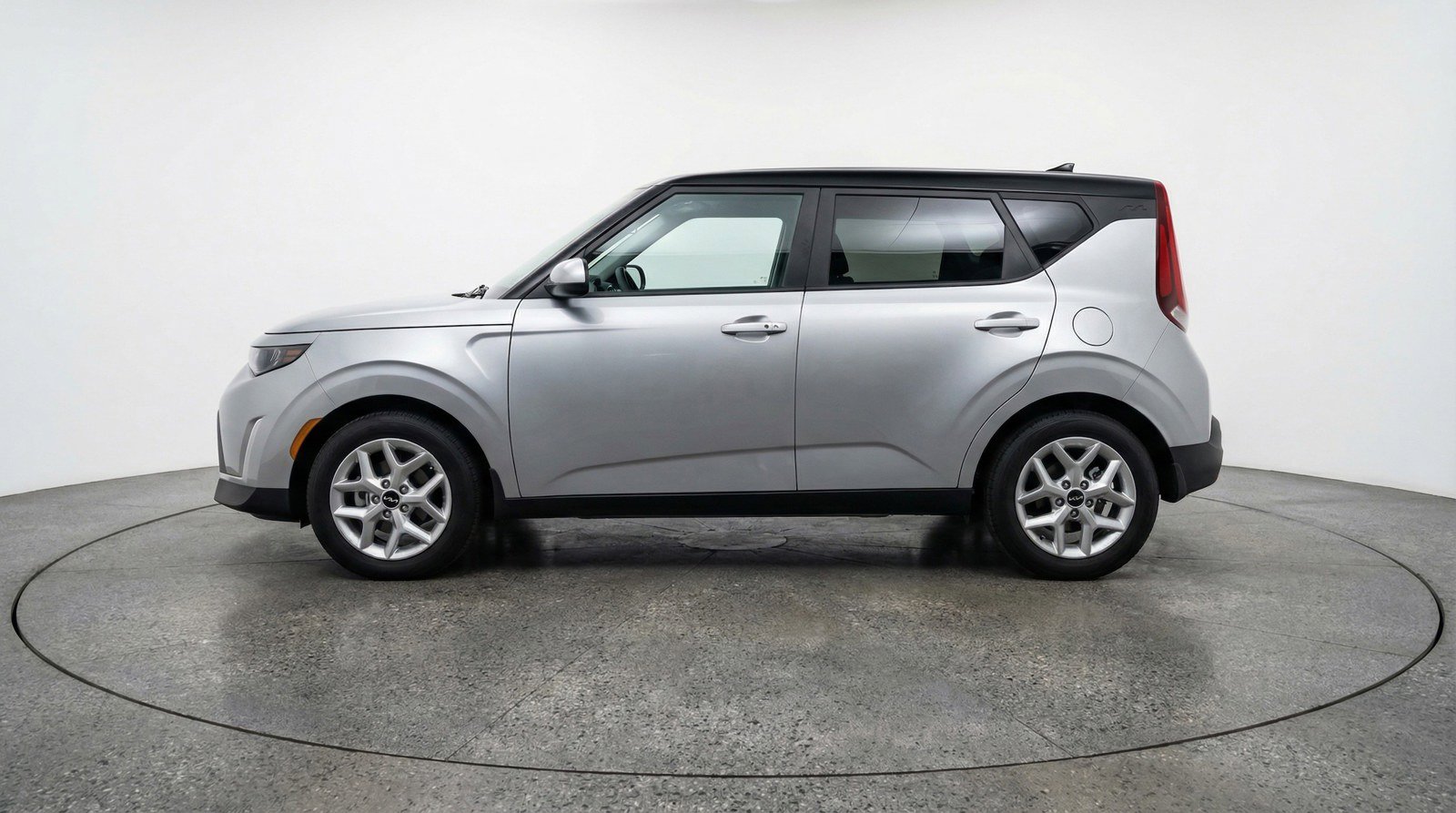 Used 2025 Kia Soul LX w/ LX Technology Package image 4