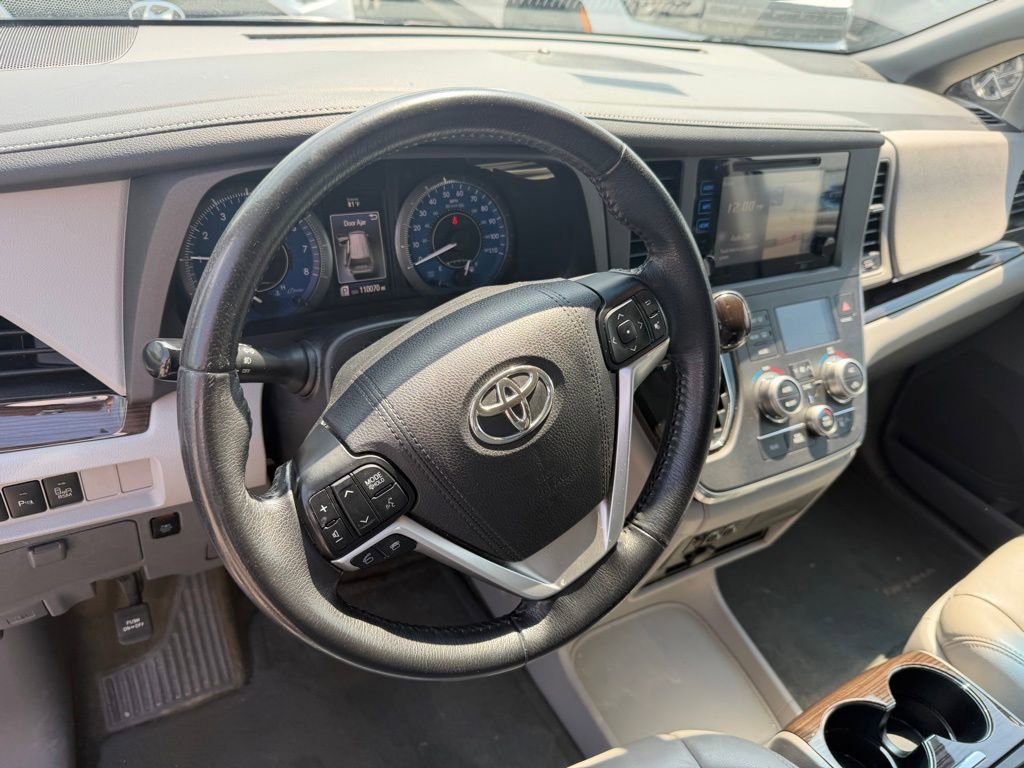 Used 2017 Toyota Sienna XLE Premium FWD image 8