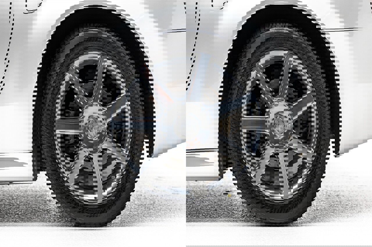 Used 2005 Cadillac XLR image 14