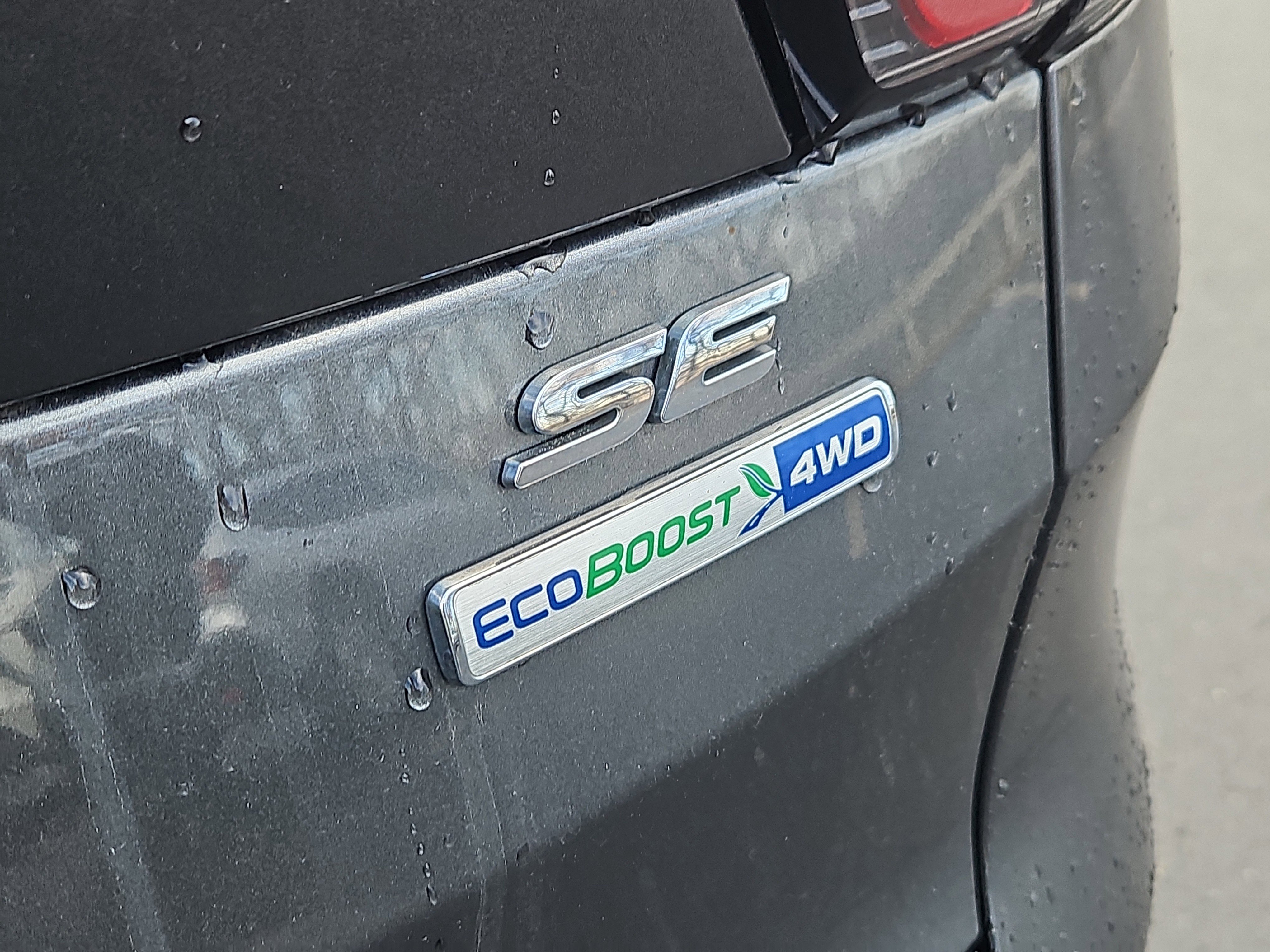 Used 2018 Ford Escape SE w/ SE Sport Appearance Package image 5