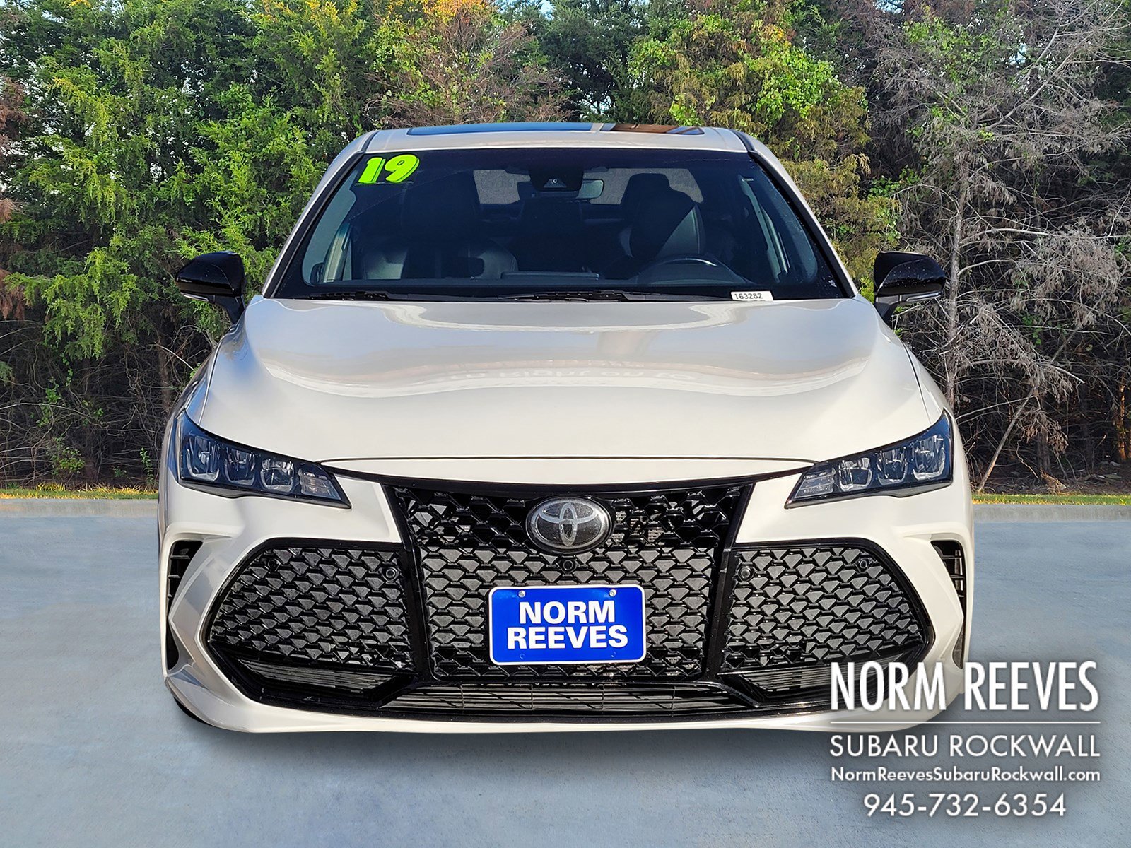 Used 2019 Toyota Avalon XSE video 2