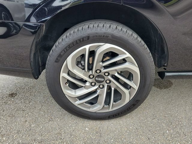 Certified 2025 Lincoln Navigator Reserve AWD/4WD image 11