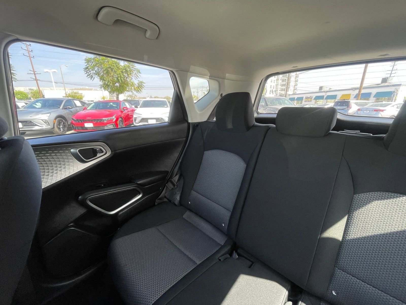 Used 2025 Kia Soul LX w/ LX Technology Package FWD image 39