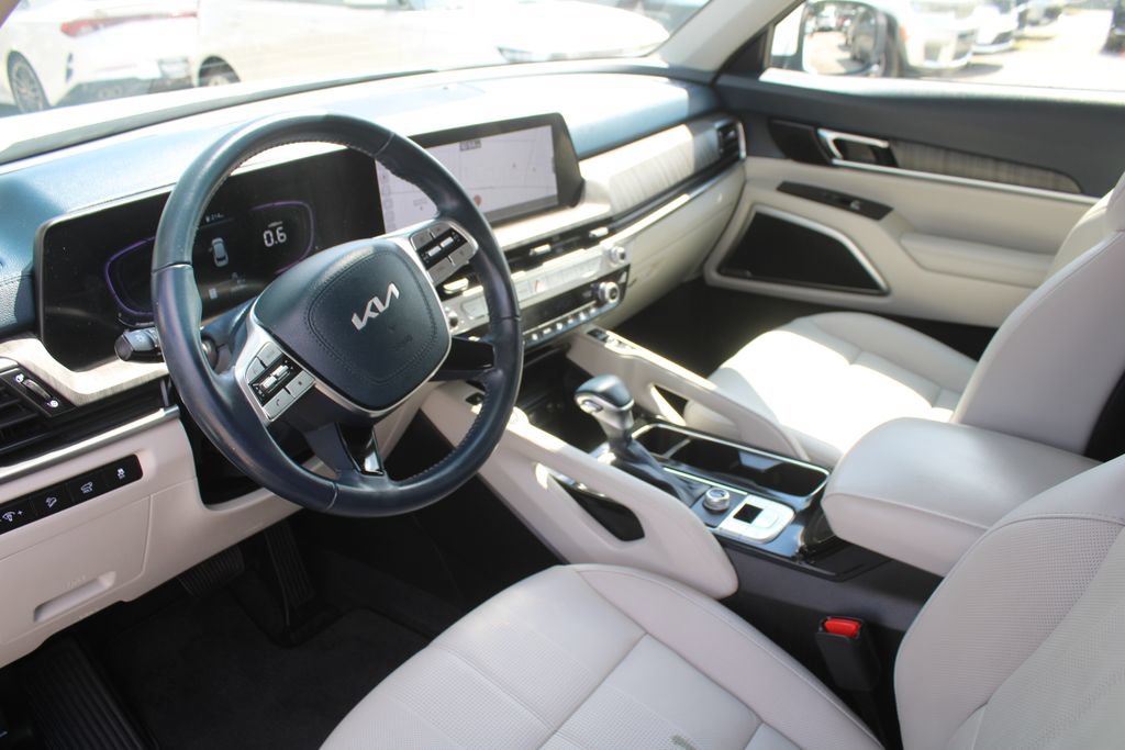 Certified 2024 Kia Telluride EX w/ EX Captain's Chair Package FWD image 23