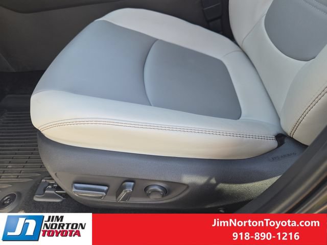 Used 2025 Toyota RAV4 XLE Premium FWD image 26