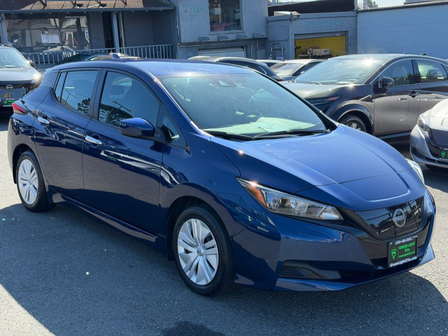 Used 2025 Nissan Leaf S FWD image 3