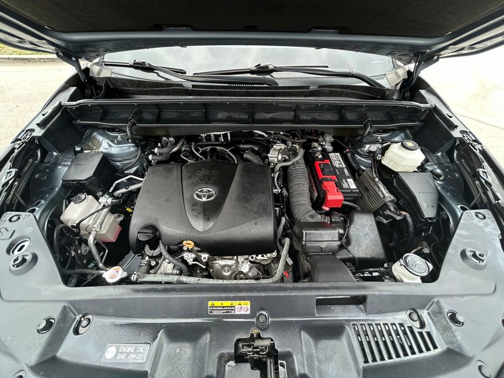 Used 2020 Toyota Highlander XLE AWD/4WD image 34