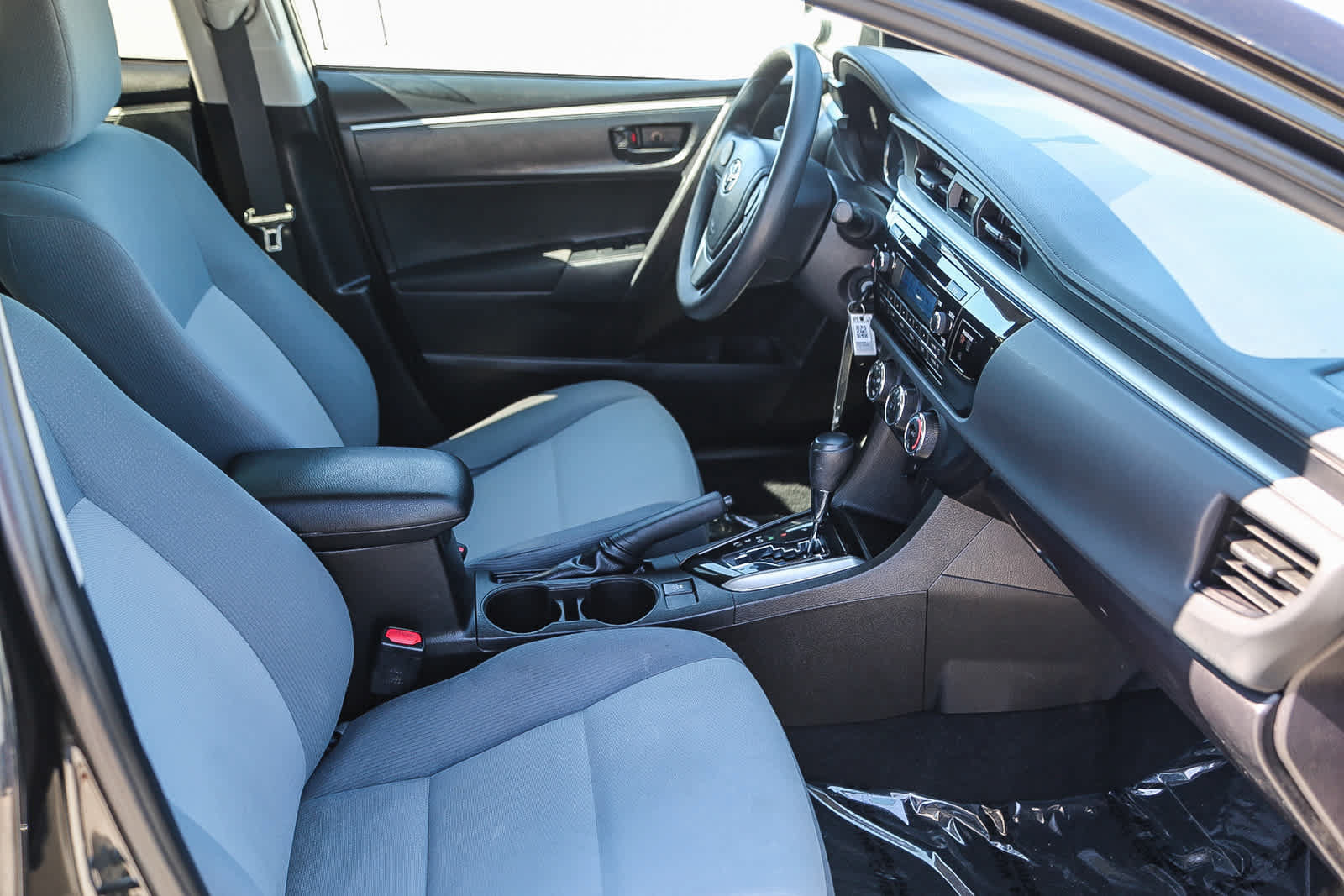 Used 2015 Toyota Corolla L FWD image 16