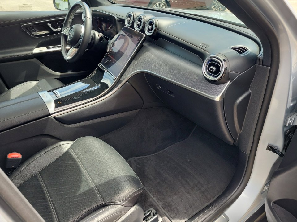 Used 2023 Mercedes-Benz GLC 300 4MATIC image 28