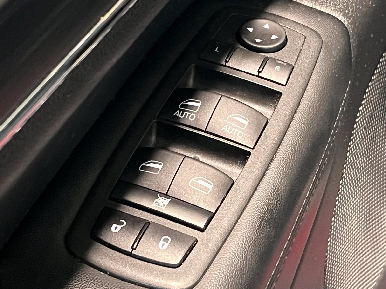 Used 2022 Jeep Grand Cherokee Limited AWD/4WD image 33