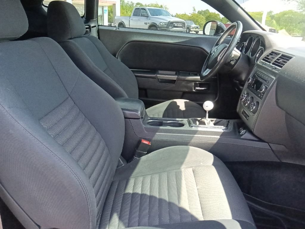 Used 2014 Dodge Challenger R/T RWD image 29