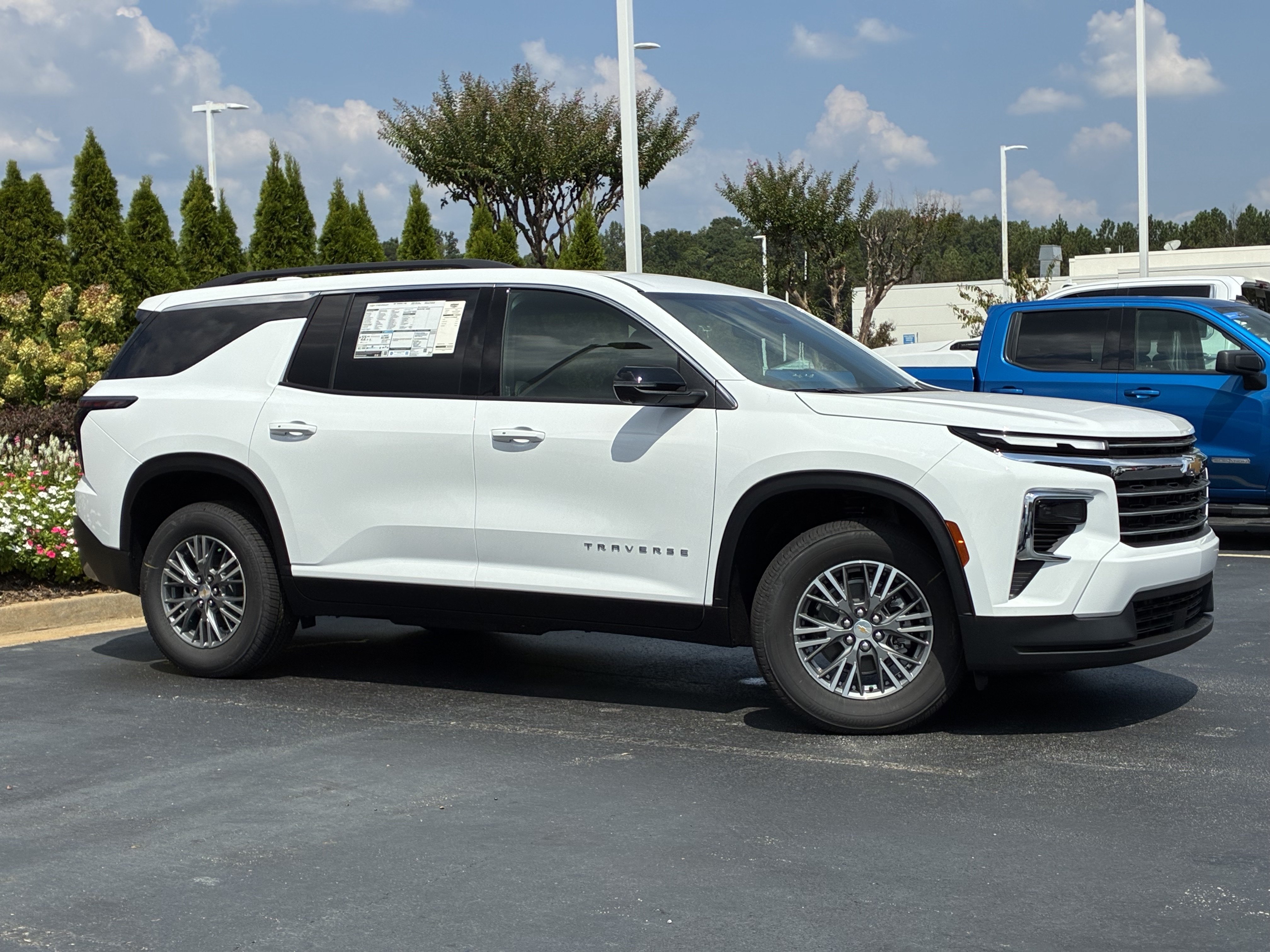 New 2027 Chevrolet Traverse LT w/ Driver Confidence Package FWD image 3