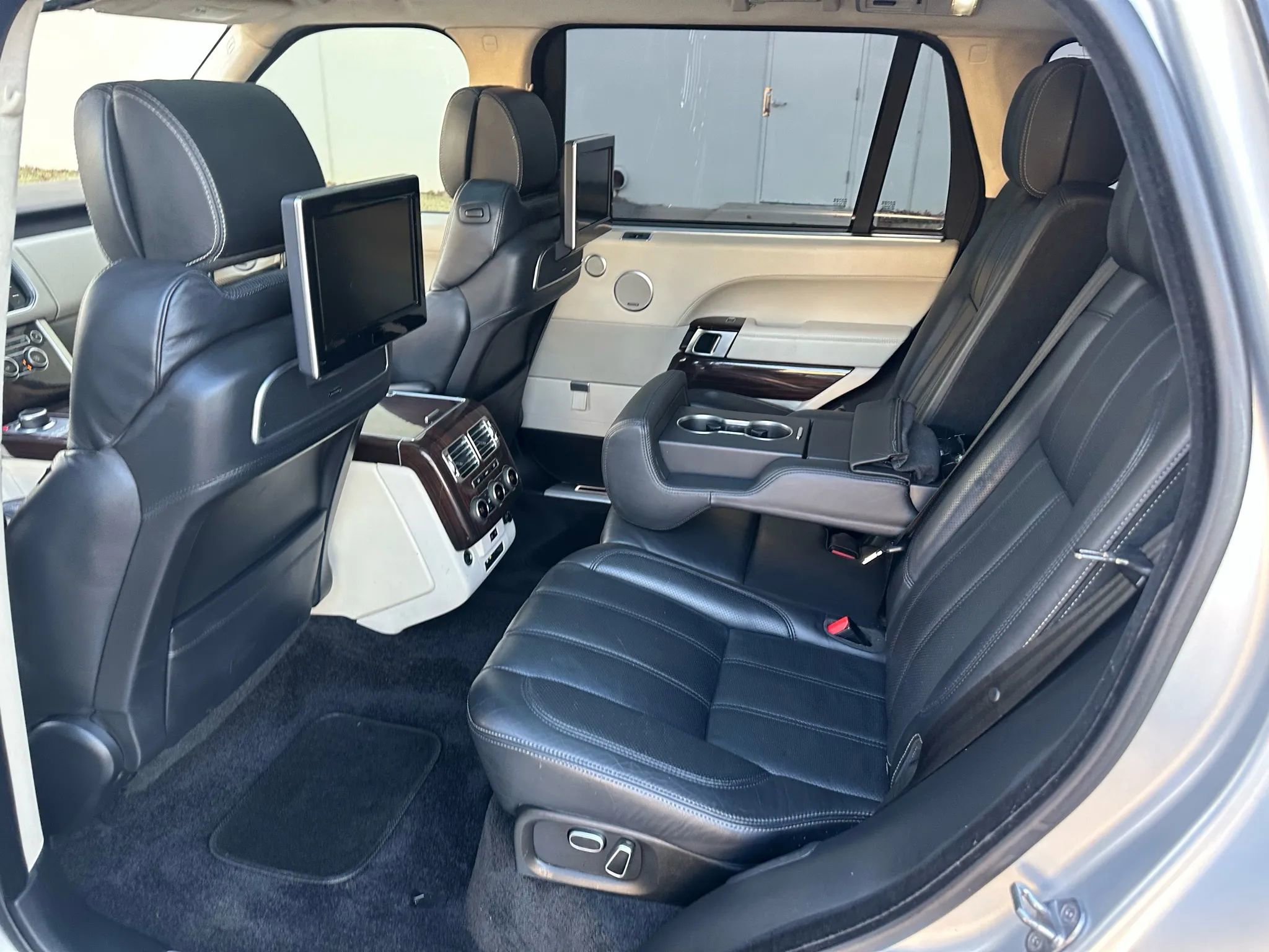 Used 2014 Land Rover Range Rover Long Wheelbase Autobiography image 18