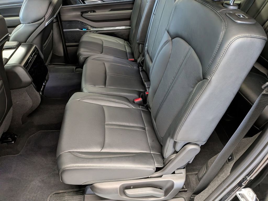 New 2026 Jeep Grand Wagoneer Summit w/ Premium Group III image 27