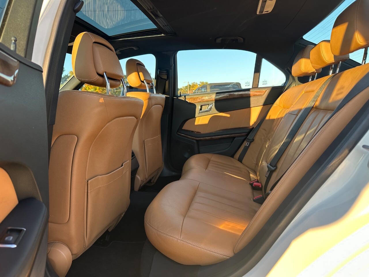 Used 2011 Mercedes-Benz E 350 4MATIC Sedan image 4