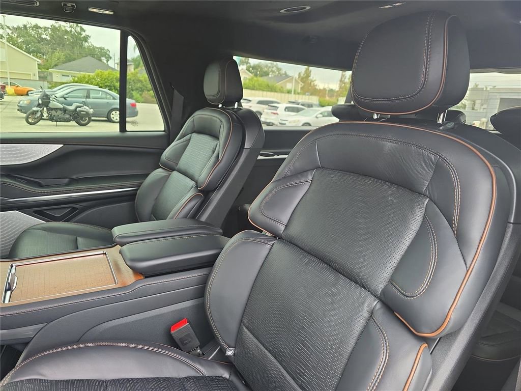 New 2025 Lincoln Navigator L Black Label image 15