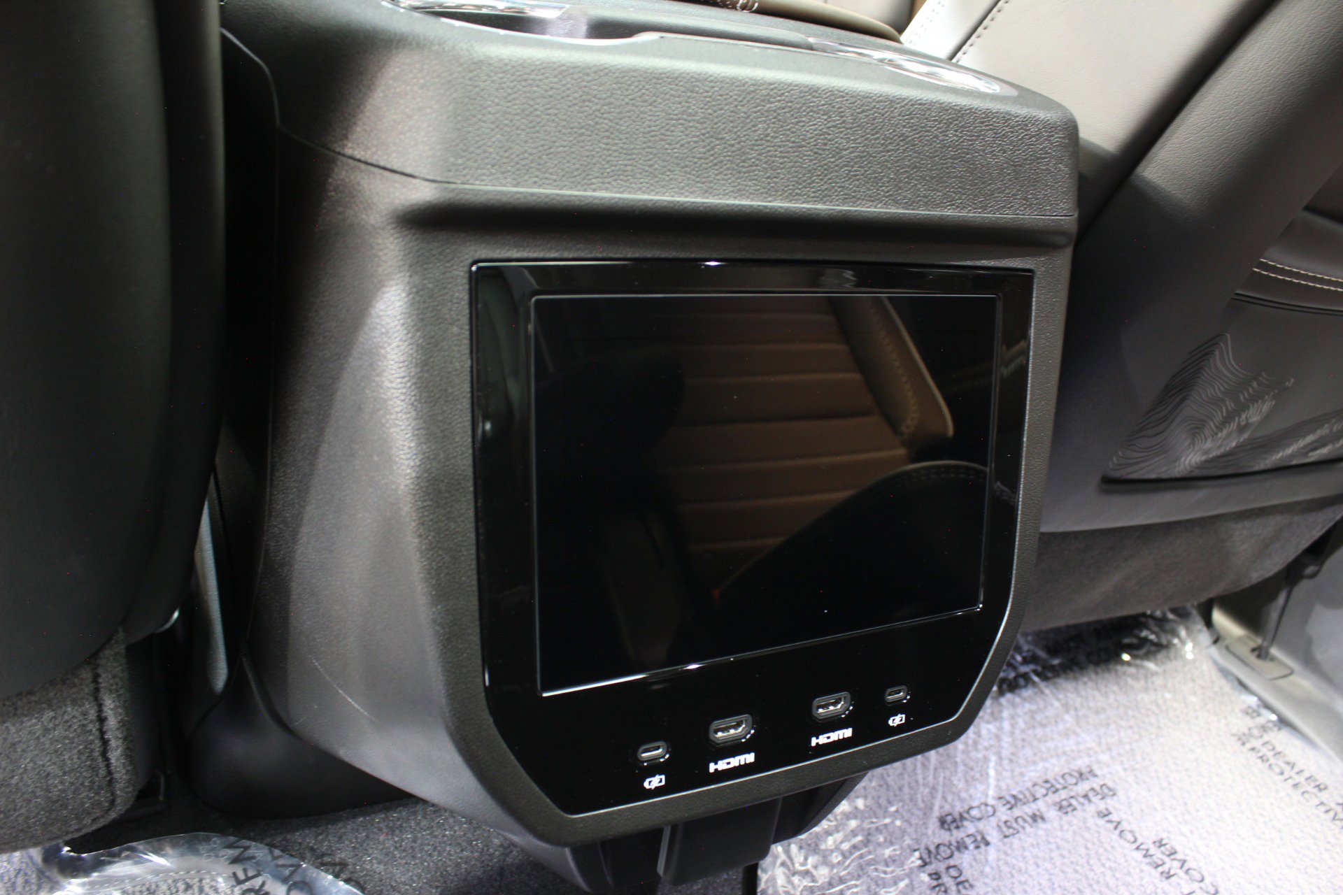 Used 2025 GMC Yukon Denali Ultimate w/ LPO, Floor Liner Package AWD/4WD image 44