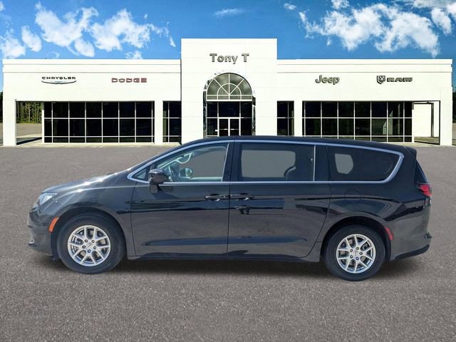 Used 2021 Chrysler Voyager LX image 3