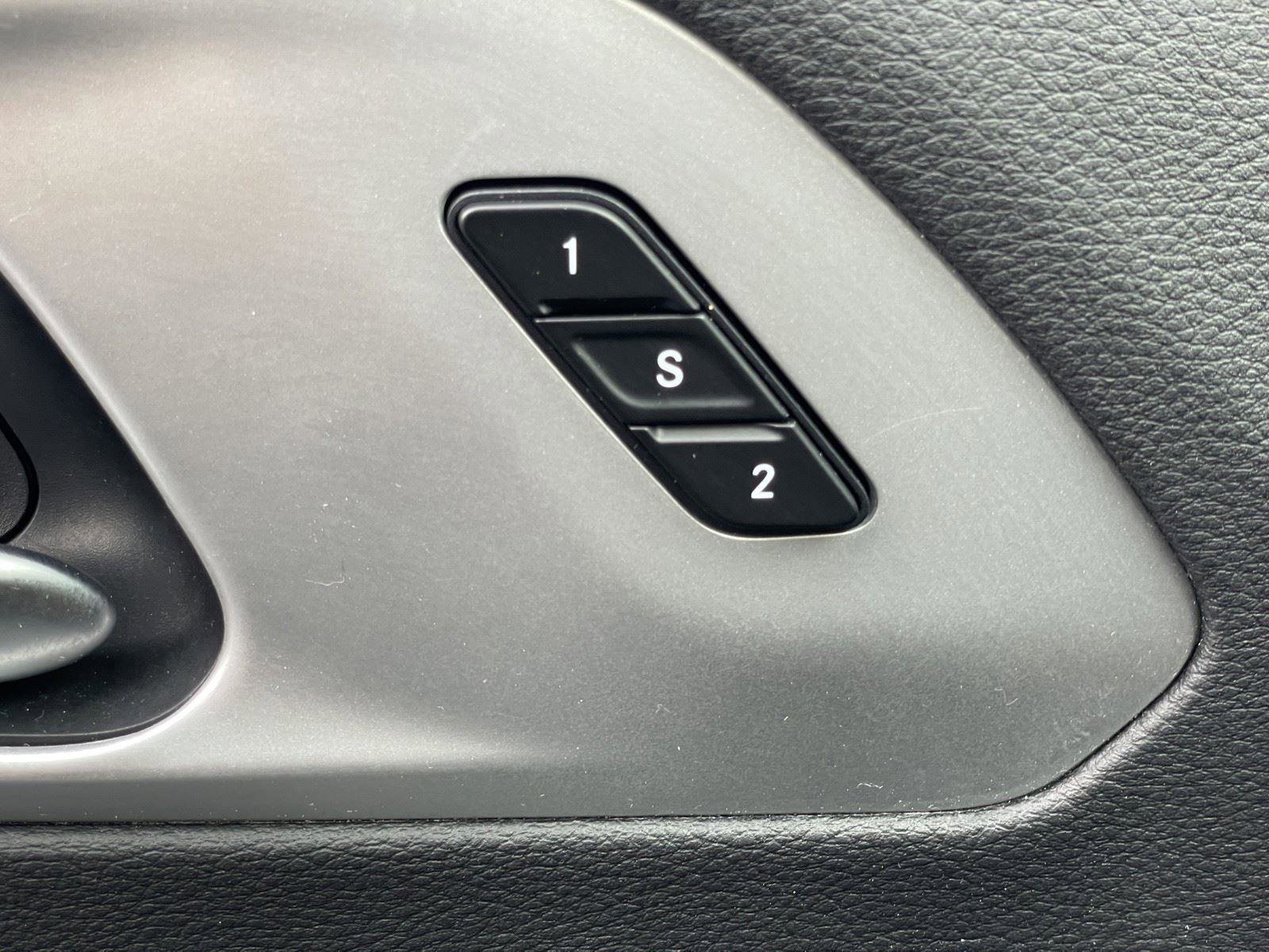 Certified 2025 Chrysler Pacifica Limited image 33