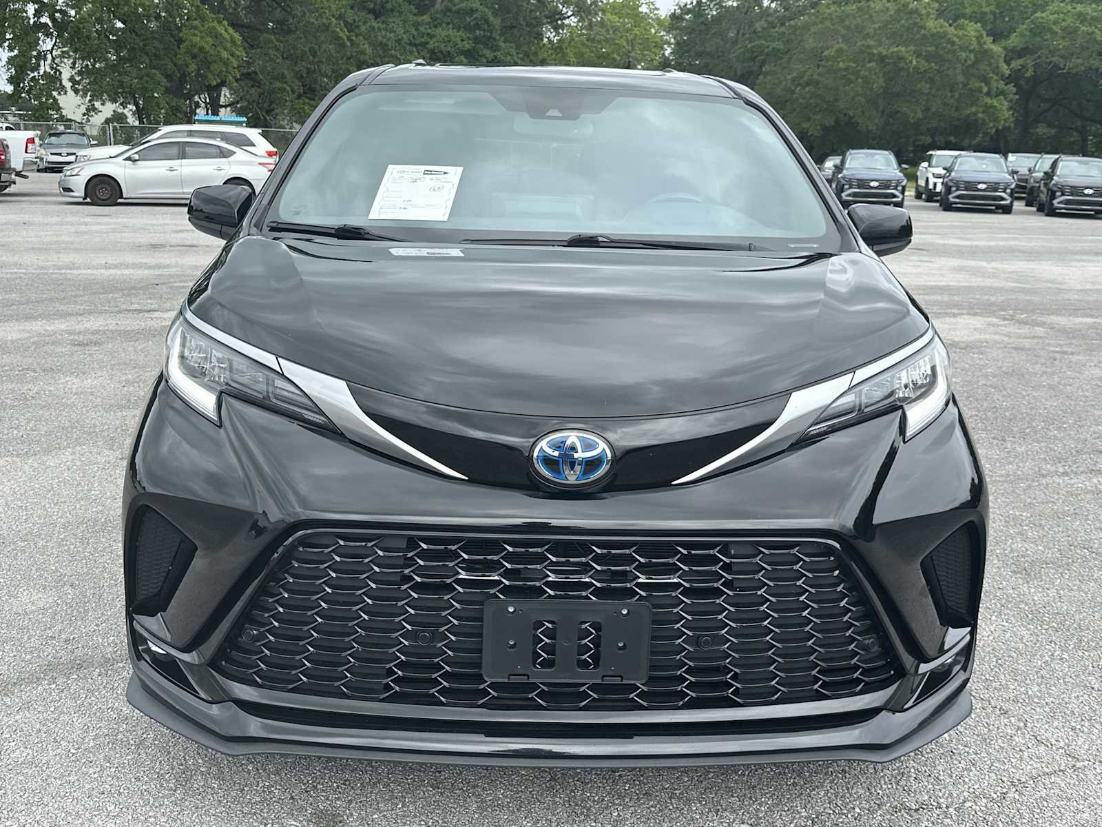 Used 2022 Toyota Sienna XSE FWD image 3