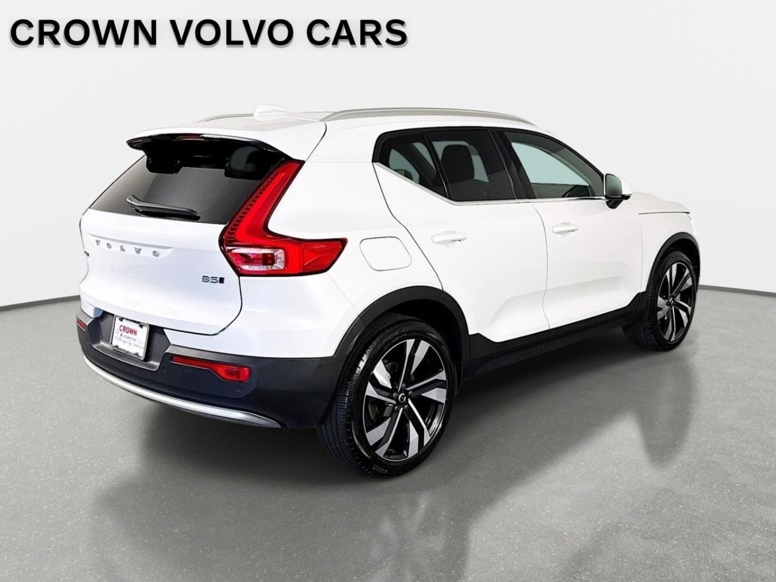 Used 2023 Volvo XC40 B5 Plus w/ Protection Package Premier AWD/4WD image 6