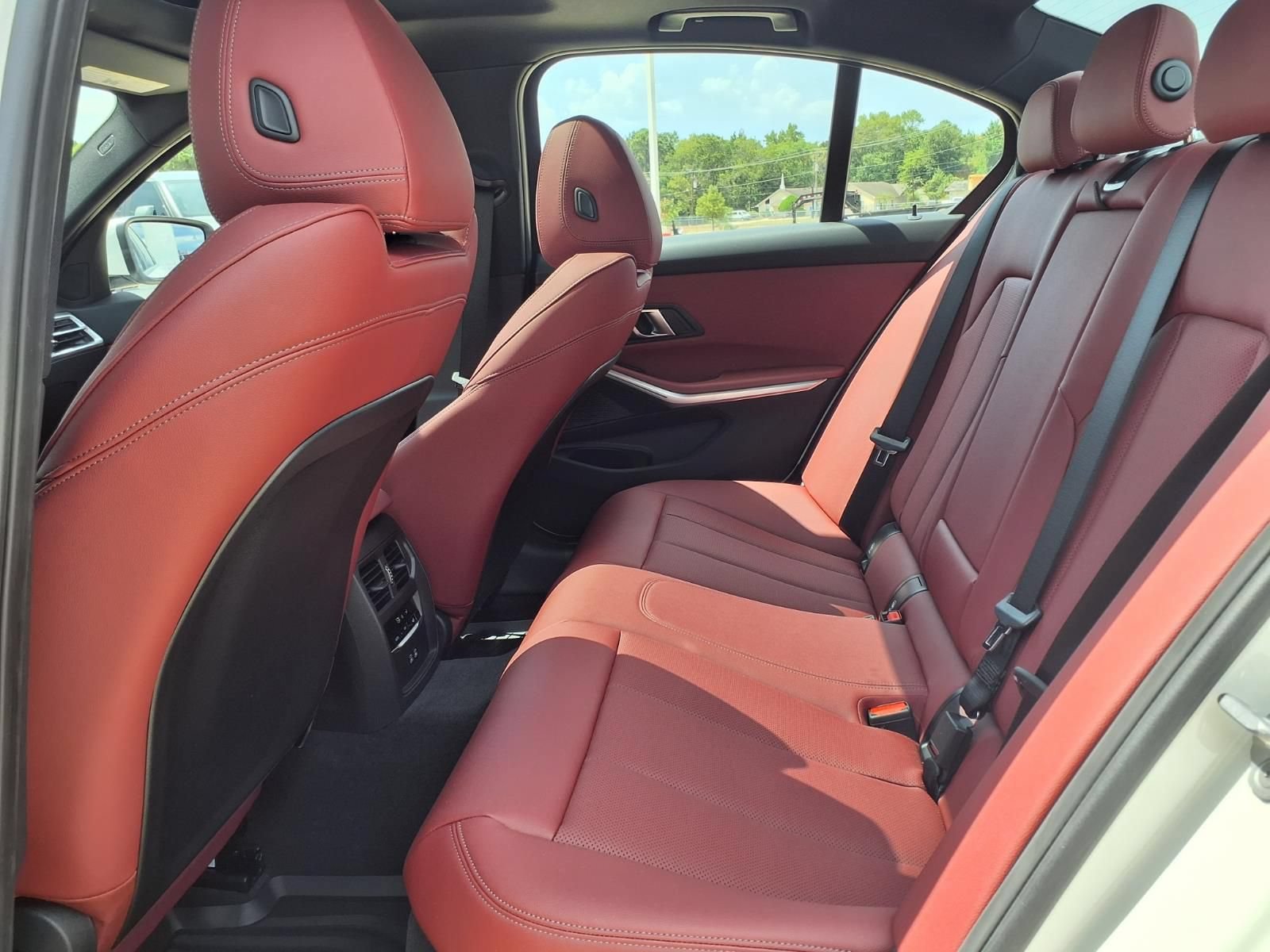 Used 2026 BMW 330i Sedan w/ Premium Package RWD image 12