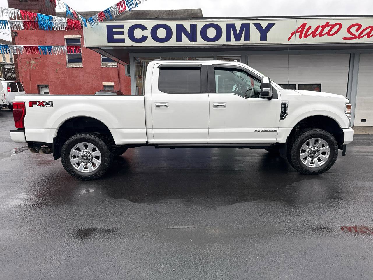 Used 2022 Ford F350 Platinum w/ FX4 Off-Road Package image 2