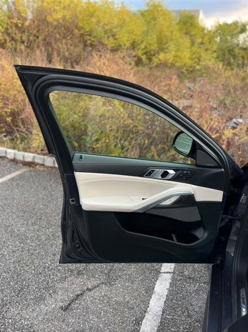 Used 2020 BMW X6 M50i w/ Premium Package image 39