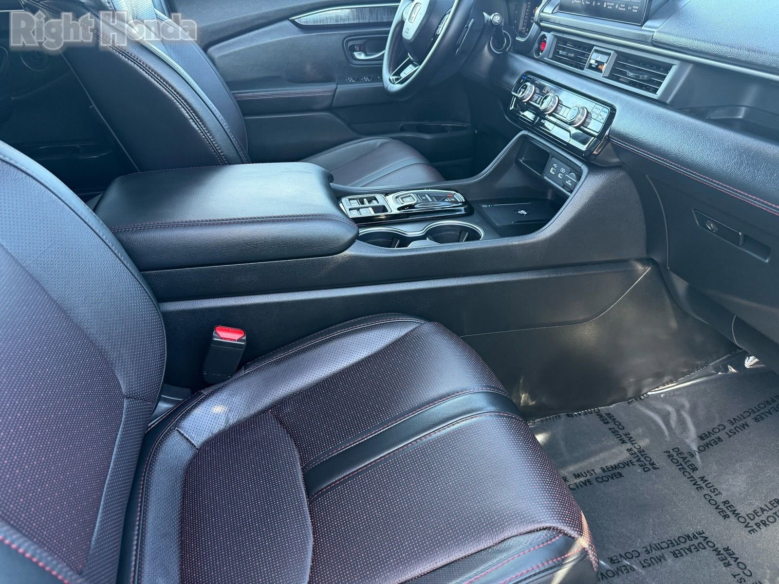 Certified 2025 Honda Pilot Black Edition image 31